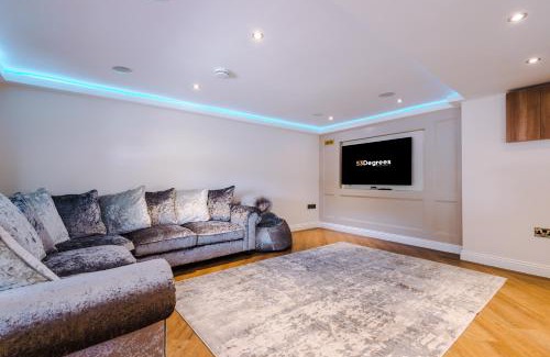 Tarporley House | Unique 2-bed barn in Beeston by 53 Degrees Property, ideal for Families & Friends, Great Location - Sleeps 4