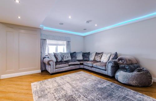 Tarporley House | Unique 2-bed barn in Beeston by 53 Degrees Property, ideal for Families & Friends, Great Location - Sleeps 4