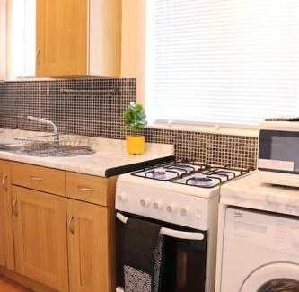 Leeds Apartment | Unique 3 Bedroom House FREE WiFI & Parking