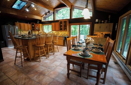 Chardon Cabin | Unique cabin retreat with hot tub, in the heart of Ohio Wine Country