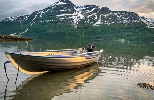Laukeng Cottage | Unique fjord house in Malsnes - with private beach and genuine Norwegian charm