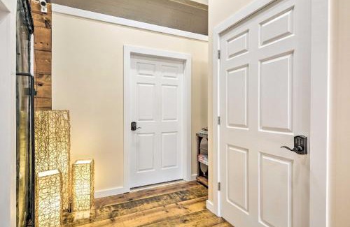 Duenweg Apartment | Unique Joplin Gem Converted Train Car Studio