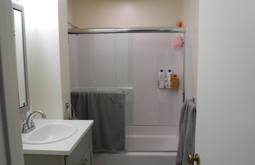 Portland Heights Apartment | Unique, modern 2-level 1BR+Office or 2BR, w/fireplace, mtn views, near downtown