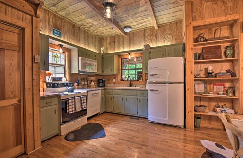 Clayton House | Unique Nature Lovers Haven with Fire Pit and BBQ!