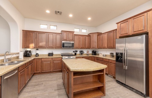 Montelena House | Unique Queen Creek home with pool & hot tub