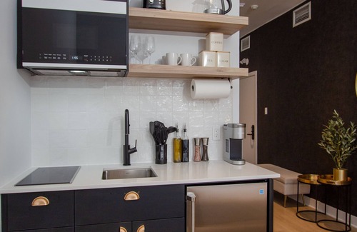 Plateau Mont Royal Apartment | Unique Stays - 4119 St-Denis
