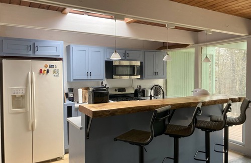 Waitsfield House | Unique Waitsfield house, minutes to the slopes and dog friendly!