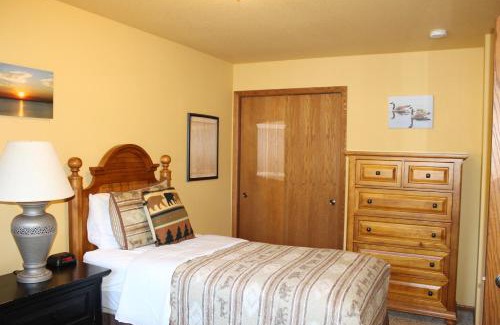 Eagle River House | Unit 102, 2 Bedroom Duck Lake Condo