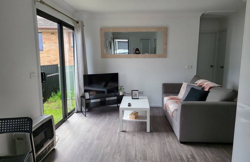 Lithgow Villa | Unit 11 - Fresh 3-bedroom villa with on-site Parking