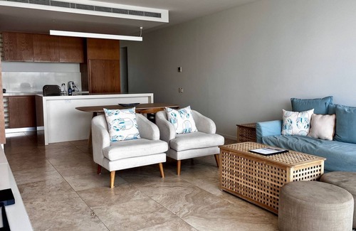 Rainbow Beach Apartment | Unit 202 Plantation Resort - Rainbow Beach. Plantation Resort. Top Floor. Aircon. Pool. Spa. Wifi