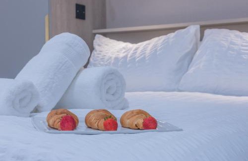 Sheffield Apartment | Unit 3 Spacious & Comfy 1-BR Flat, Fast Wi-Fi, Free parking, Prime Location