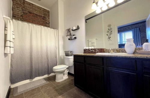 Hammond Condo | Unit A - 2-bedroom 2 bath condo in wonderful Downtown Hammond with AC, WiFi