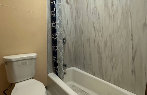 Harbor Hotel | Unity Hotel - No Parking & Rooms Are Upstairs