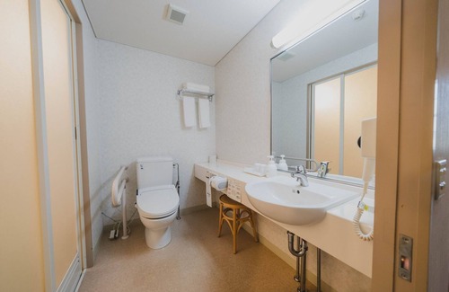 Teshikaga House | Universal design triple room /Kawakami-gun Hokkaidō