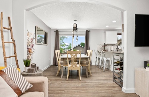 Dundee House | Unrivaled Location, Hot Tub, Huge Patio w/Gazebo and Couches, Pool Table, Ping Pong, Walk to Dundee