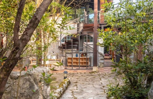 Escobedo Villa | Unusual Villa in the forest. Armonía Natura House