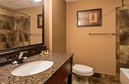 South Loop House | Unwind by the Pool: Water Park | Proximity to Mall of America