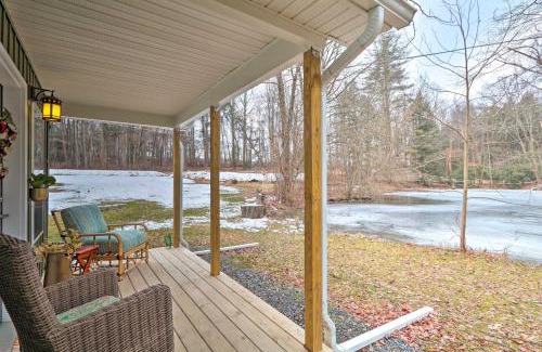 Brodheadsville House | Unwind Fireside! Poconos Cottage 12 Mi to Slopes
