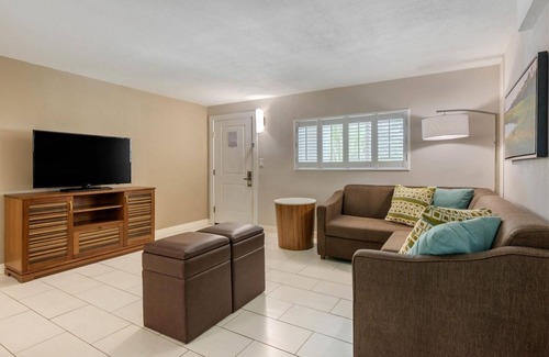 Jekyll Island Hotel | Unwind in a Spacious Suite Near the Ocean's Edge | Free Parking & Breakfast!