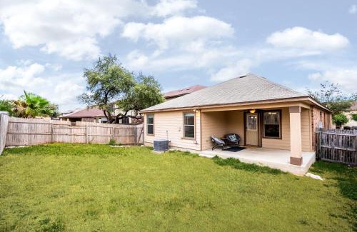 San Antonio House | Unwind in Style and Comfort home