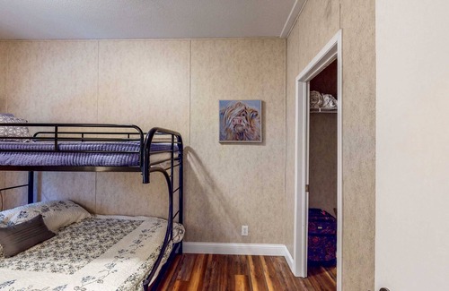 Williston House | Unwind in Williston: Ride and Dive Getaway