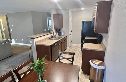 Waynesville House | Unwind, Recharge, Repeat: Your Cozy Retreat Awaits. Only 8 miles from FLW