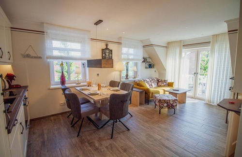 Upleward Apartment | Up Besöök - Rape blossom with infrared sauna