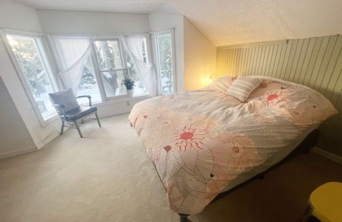 Ludington House | Up North Bohemian Farm House >1mi from Lake MI beach with Hot Tub