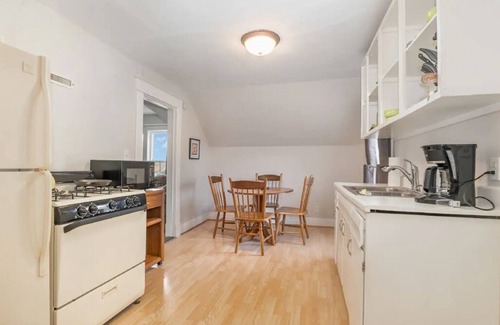 Michigan City Apartment | UP*W/D*King*Balcony*10 min. to IN.Dunes & Beach