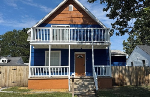 Michigan City Apartment | UP*W/D*King*Balcony*10 min. to IN.Dunes & Beach