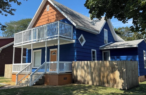 Michigan City Apartment | UP*W/D*King*Balcony*10 min. to IN.Dunes & Beach