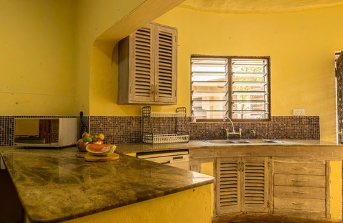 Galu Beach Bed & Breakfast | Upani in Daini