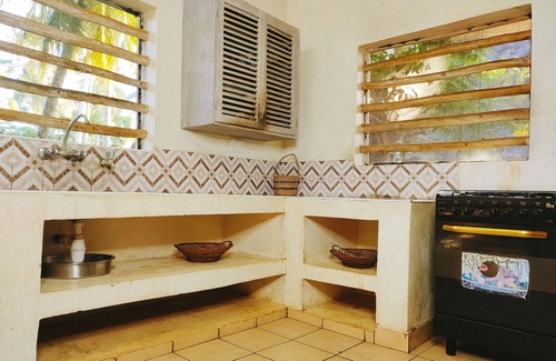 Galu Beach Bed & Breakfast | Upani in Daini
