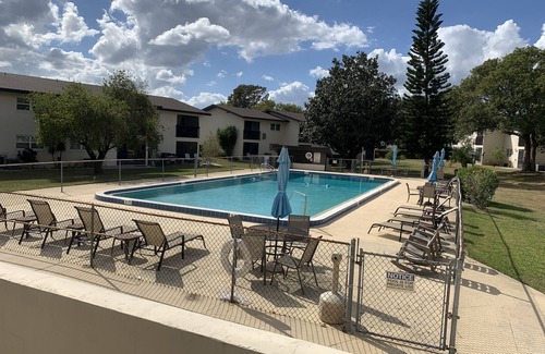 Winter Haven Condo | Updated 2 Bedroom Condo On Lake Lulu