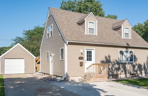 Owatonna House | Updated 3 Bedroom House with Patio and Dog Run