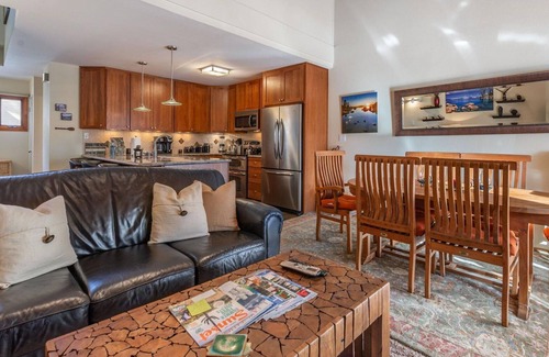Carnelian Woods Condo | Updated and Lovingly Appointed Lofted Townhome