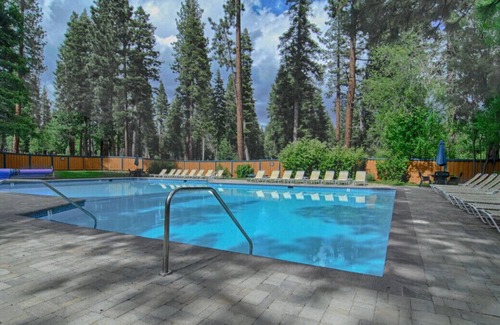 Carnelian Woods Condo | Updated and Lovingly Appointed Lofted Townhome