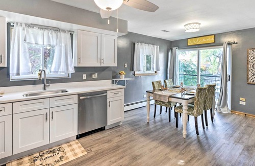 Bellwood Apartment | Updated Apartment ~ 13 Mi to Downtown Chicago