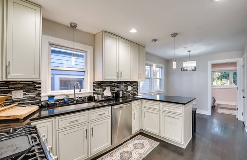 Norwood Park East Apartment | Updated Chicago Vacation Rental w/ Fireplace!