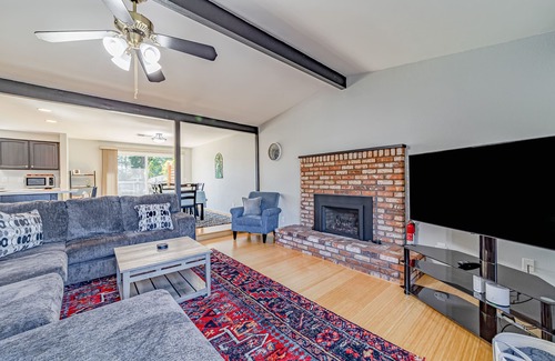Arcata House | Updated coastal getaway with fast WiFi, deck, grill & full kitchen