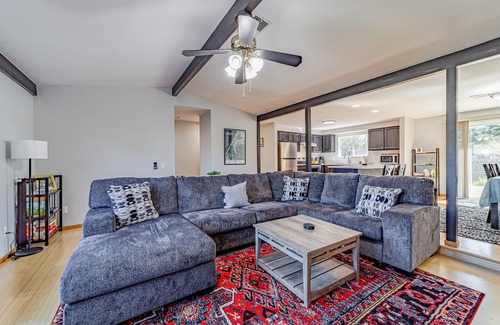 Arcata House | Updated coastal getaway with fast WiFi, deck, grill & full kitchen