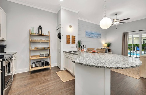 King City Condo | Updated condo with pool & steps to village