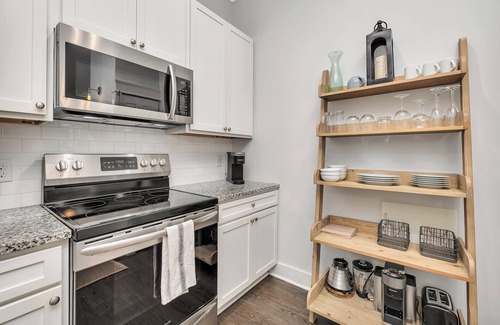 King City Condo | Updated condo with pool & steps to village