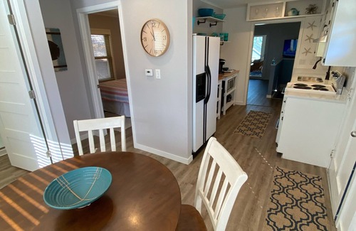 Clear Lake Cabin | UPDATED COTTAGE - Prime Location