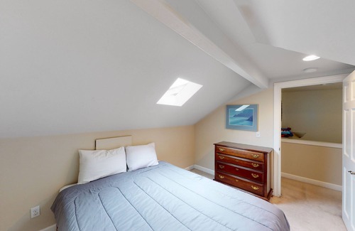 Columbia City House | Updated home 2 blocks from the light rail with hot tub, firepit & lovely patio