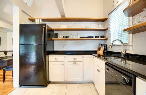 Hyannis Cottage | Updated Hyannis Home < 2 Mi to Beach & Golf!
