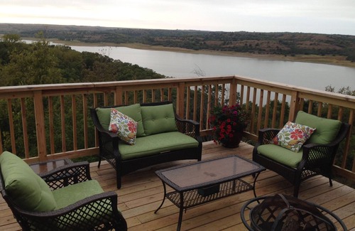 Manhattan House | UPDATED Lake House and Spectacular Views And Sunsets Of Flint Hills Near Ksu Ca