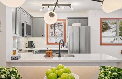 Blackcomb House | Updated Ski In 3-bedroom townhome in Whistler