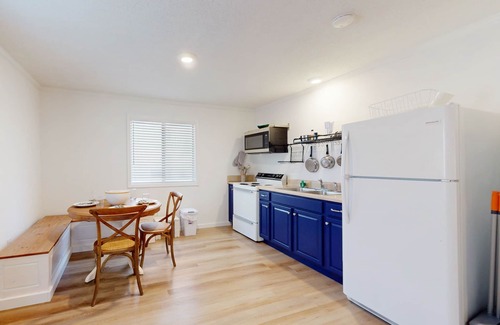 Murphy Cabin | Updated tree-lined cabin with mountain view, and screened-in deck.