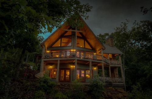 Mineral Bluff House | Uplifting